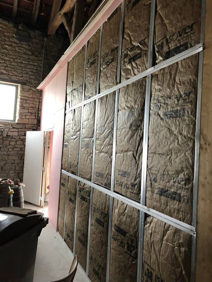 Cloison avec isolant — Besançon, chantier RUSHITI Rénovation
