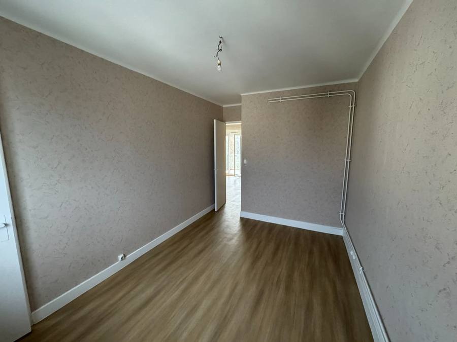 Remplacement du lino d'un appartement à Besançon – RUSHITI Rénovation, sols souples