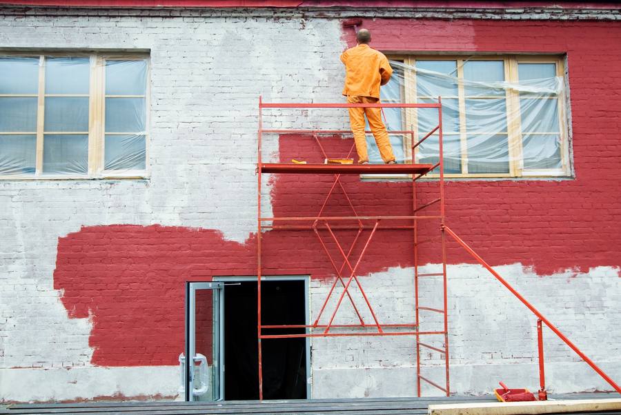 Peinture extérieure d'une façade à Besançon – RUSHITI Rénovation