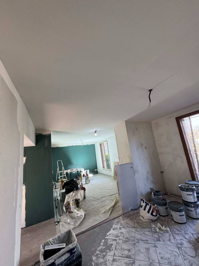 Plâtrerie : ratissage et ponçage — Besançon, chantier RUSHITI Rénovation