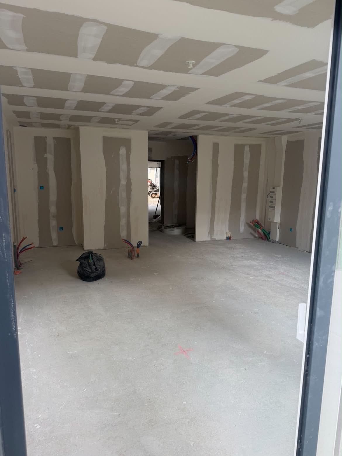 Cloisons en placo et plafond jointé à Besançon – RUSHITI Rénovation, plaquiste